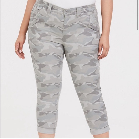 torrid Pants - Torrid Light Gray Camo Cropped Pants